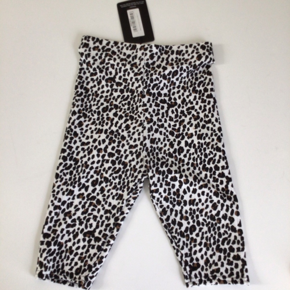 PrettyLittleThing Leopard Rib cycle shorts - Picture 3 of 8
